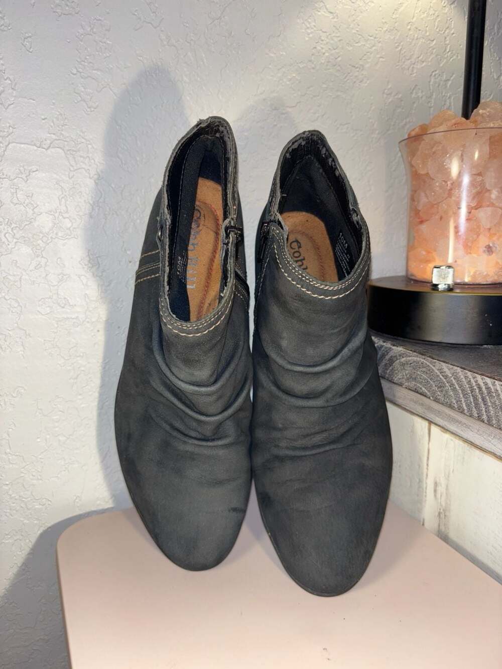 O2: Cobb Hill by New Balance Black Leather Ruched Ankle Boots Size 10M